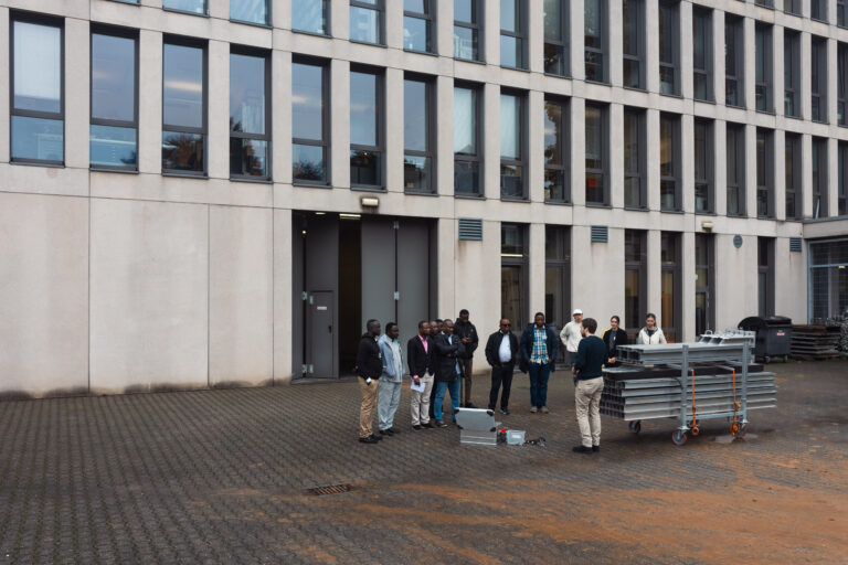 Physical training for the construction of a mobile flood protection wall on the grounds of RWTH Aachen University in Germany.